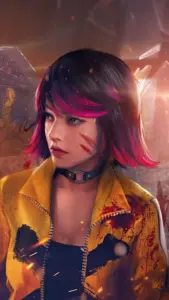 Cô nàng xinh xắn cosplay Free Fire chạm tay lên vai áo, biểu cảm tự nhiên nhưng vẫn rất hút