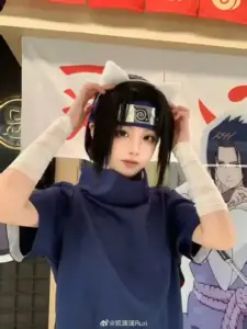 Nụ cười tinh nghịch của cô nàng tóc vàng làm concept anime trở nên trẻ trung, dễ mến