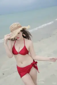 225 Ảnh Gái Xinh Mặc Bikini Đi Biển gây sốt với làn da mịn và nụ cười hút hồn giữa nắng hè