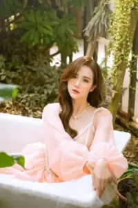 Loạt ảnh Huyền Lizzie mặc bikini khiến fan trầm trồ vì body gọn đẹp và thần thái rực rỡ