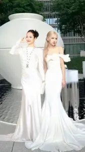 Nhìn Lisa và Rosé đứng cạnh nhau mới hiểu vì sao Chaelisa luôn được fan yêu thích