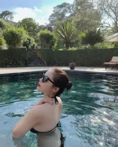 Kỳ Duyên với phong cách bikini tối giản làm nổi bật làn da khỏe và eo thon