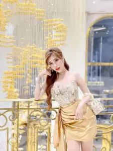 Nét đẹp Ghiền Mì Gõ của cô vẫn rạng rỡ, trẻ trung hơn khi phối bikini cùng phụ kiện hồng