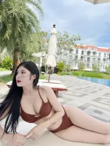 Quỳnh Alee biến hóa đầy táo bạo trong bikini, từ nữ thần học đường thành mỹ nhân quyến rũ