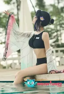 Nụ cười mỉm quen thuộc làm phiên bản bikini của Trùng Trụ vẫn giữ nét thanh thoát riêng