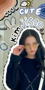 Sticker xanh trắng chữ cool cute bao quanh cô gái đeo kính, áo đen và nón tối
