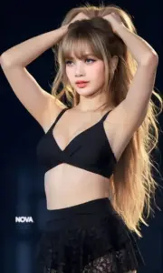 135 Hình Nền Lisa Blackpink Cute chất lượng cao với visual búp bê phong cách Celine cuốn hút